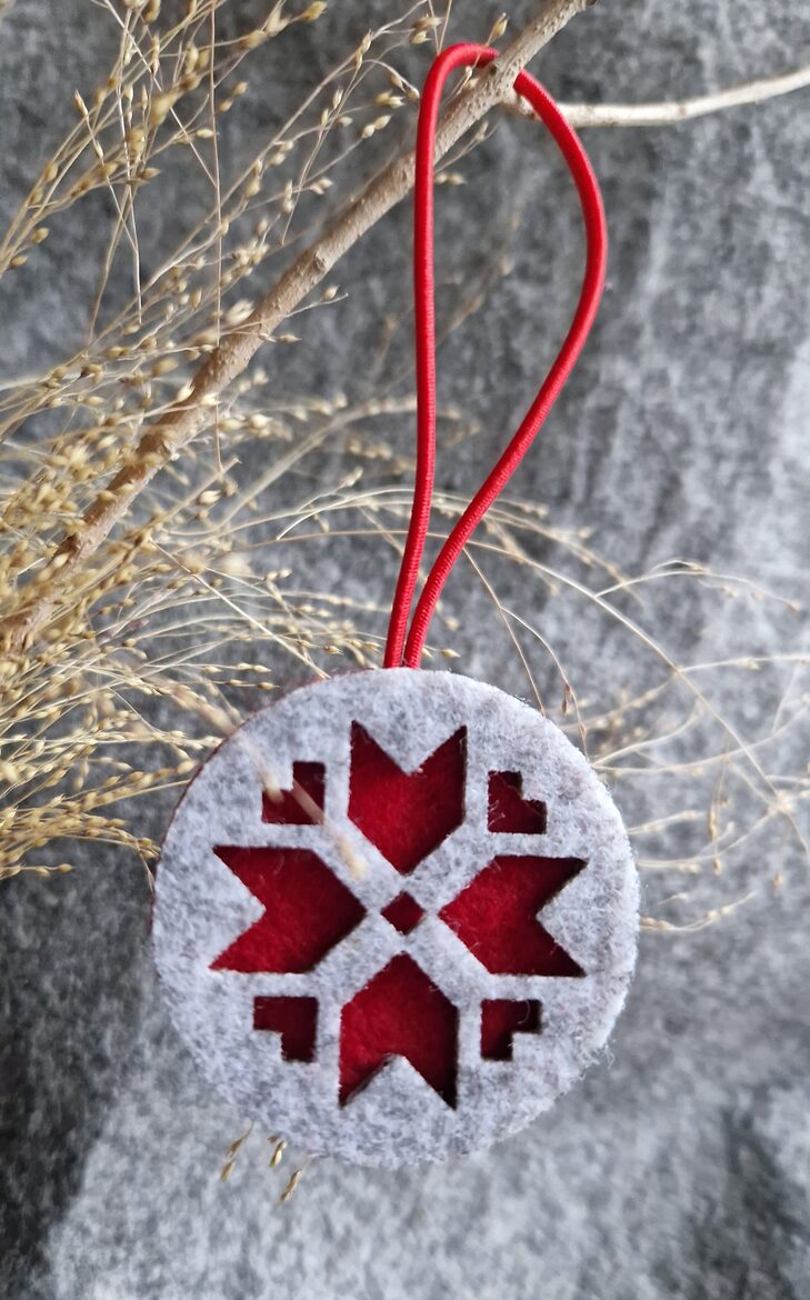 Auseklītis - Ugunskrusts pelēks piekariņš