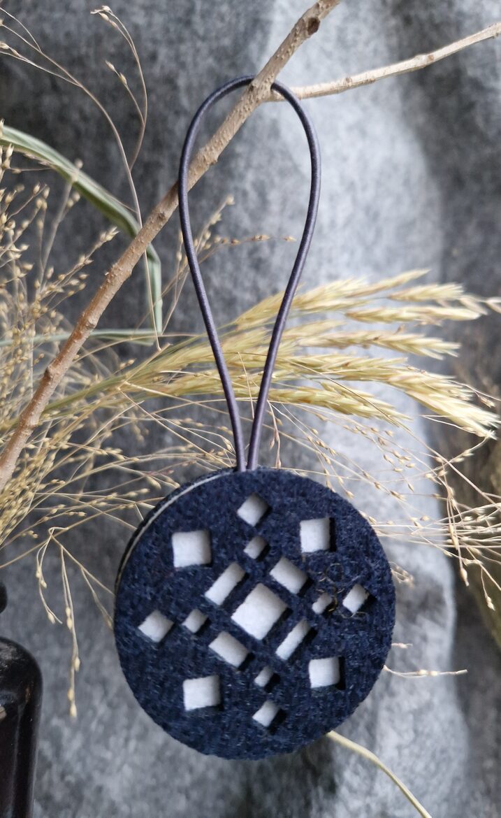 Saule - Latvija zilimelns-balts