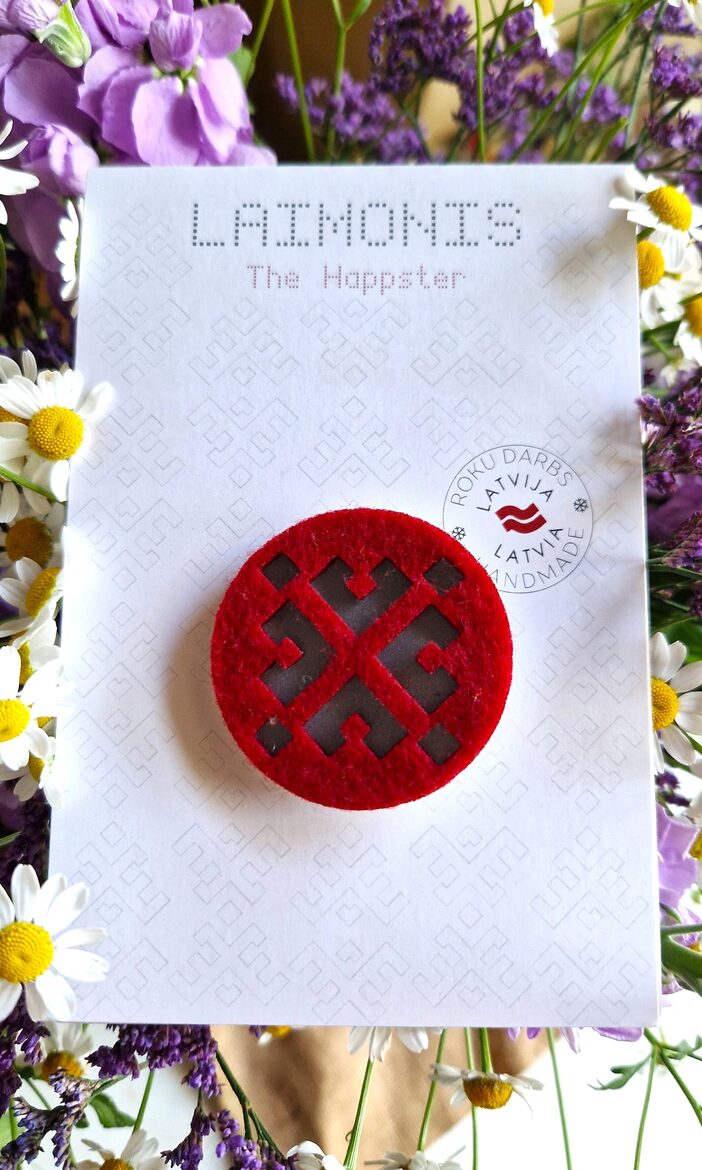 Mēness - tumši sarkana piespraude