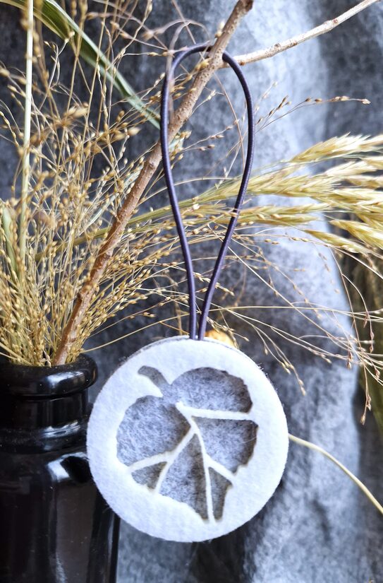 Liepas - ozola lapa balts piekariņš