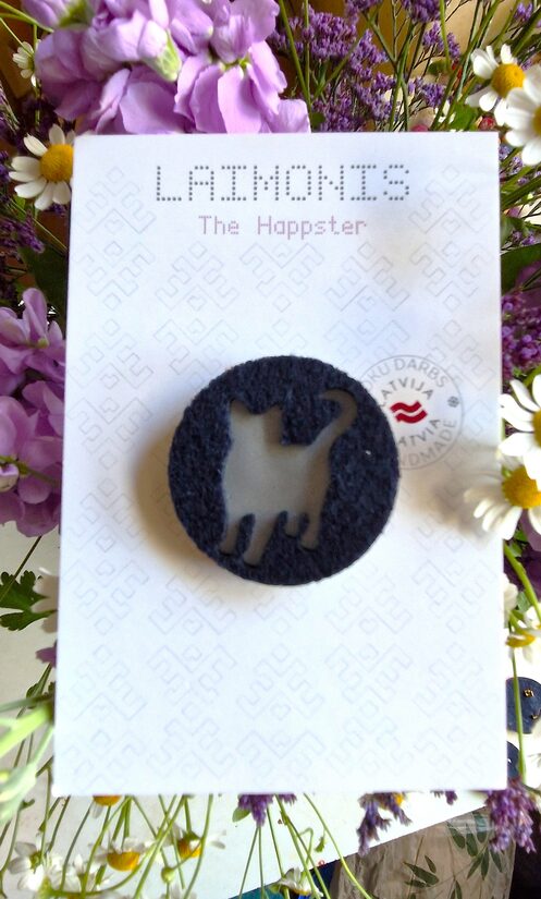 Kaķis - melna piespraude